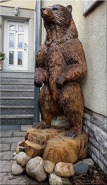 grizzly  b�r holzwerker jochen adam schnitzen mit der motors�ge